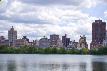Fototapeta na wymiar The lake in Central Park in New York