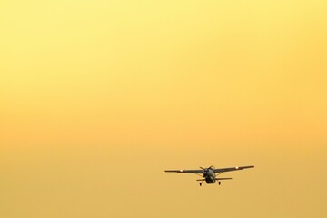 Fototapeta na wymiar Mesmerizing Early Morning Takeoff: Commercial Airplane Soaring into the Sky in Crystal Clear 4K Resolution