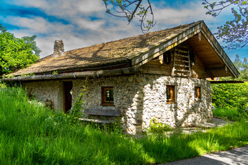 Altes Steinhaus in den Bergen