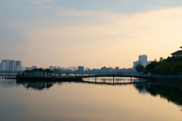Naklejka premium An evening on Tay Ho lake