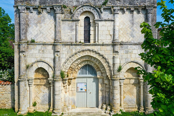 Portail de l'église St Vivien à La Vallée, Charente Maritime, France