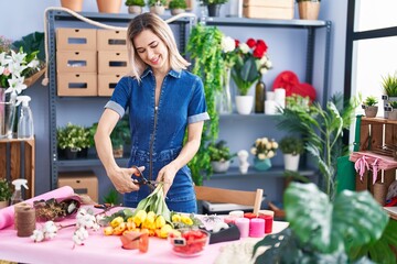 Young woman florist make bouquet of flowers at florist