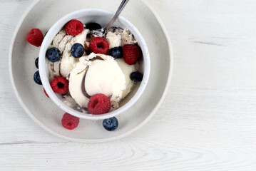 Bowl with mint mousse and chocolate