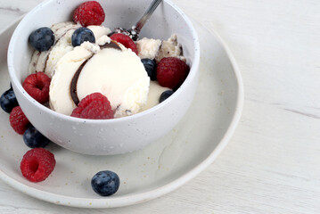 Bowl with mint mousse and chocolate