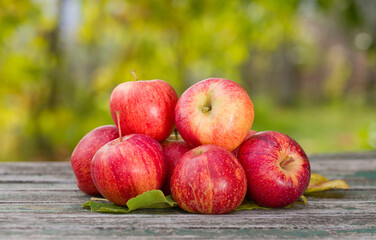 red apples on a wooden table