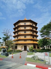 Fo Guang Shan Thaihua. Taiwanese style temple in Bangkok.Is located on Khu Bon Road, Khlong Sam Wa District, and is also called the Institute of Buddhism Theravada-Mahayana.