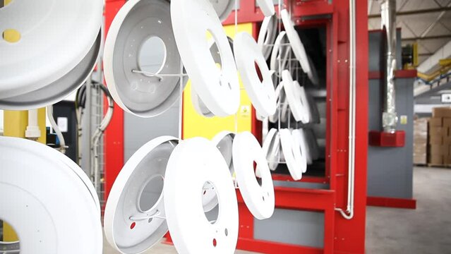 Powder coating line, painting products in an electrostatic field.