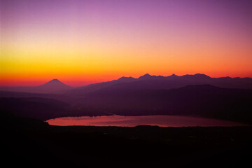 諏訪湖越しの富士山の朝焼け