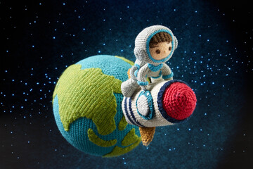あみぐるみ人形　子供の宇宙飛行士イメージ