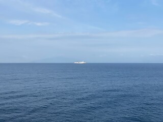 Obraz premium 日本海の海と空とフェリー