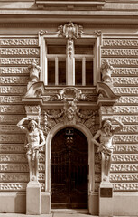 Hauseingang mit Barocken Figuren, Georg Cochplatz, Wien, Österreich