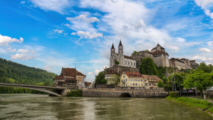 Obraz premium Aarburg Switzerland, city skyline at Aarburg Castle and Aare River