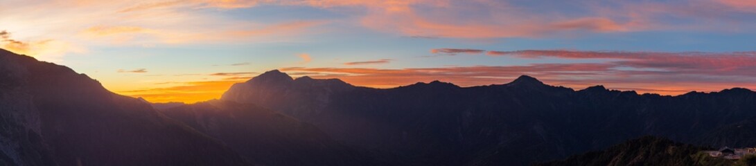Obraz premium sunrise over the mountains