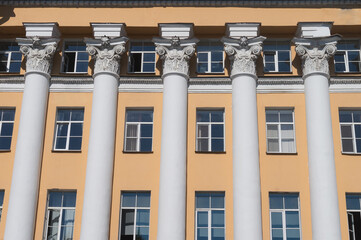 Fototapeta premium the facade of the building with columns. classical architecture, Saint Petersburg, Russia