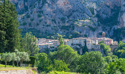 Village de Moustiers-Sainte-Marie, village Provençal près du plateau de Valensole, sud de la France.