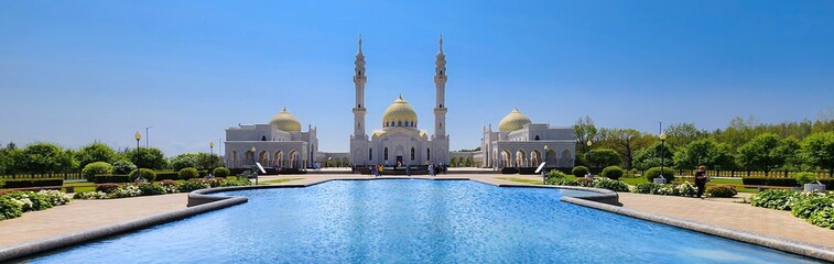 Fototapeta na wymiar View of the Muslim Temple