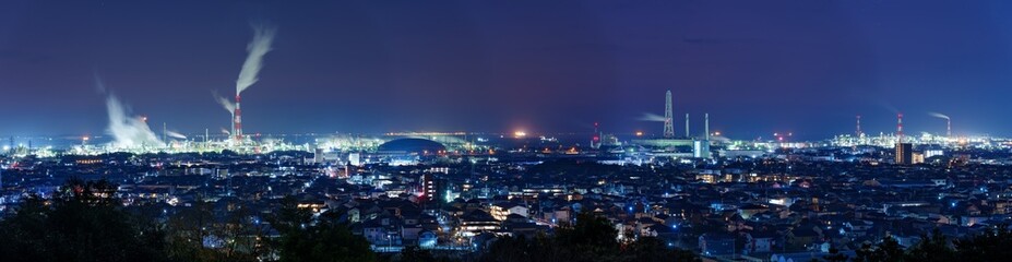 Fototapeta na wymiar Panoramic view of the petrochemical complex at Yokkaichi Port at dusk.