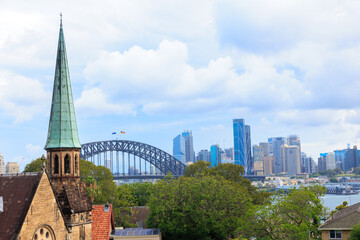 Fototapeta premium セント・ピーターズ・パークから見るシドニーのハーバーブリッジ