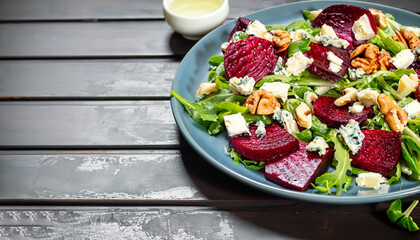 Salad with beet, blue cheese, nuts and vinaigrette.