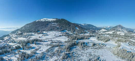 Herrlicher Wintertag im Allgäu am Oberjoch, Blick in die Wander- und Langlauf-Region rund um das...