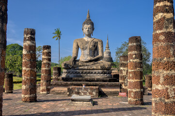 Fototapeta na wymiar Wat Mahathat at Sukhothai National Historical Park, Sukhothai, Thailand