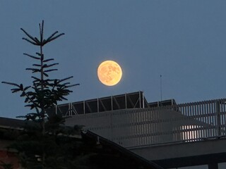 the full moon before an eclipse.