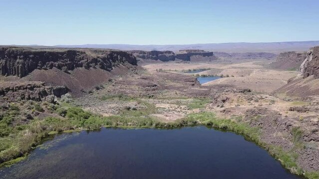 Scablands flyover toward Ancient Lakes in bottom of Potholes Coulee