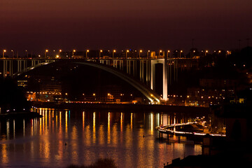 Fototapeta na wymiar Puente sobre el Duero