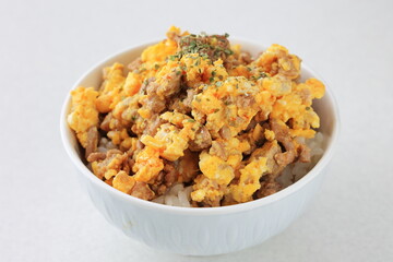 挽肉と卵の炒め物