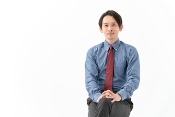 椅子に座る男性　ビジネスマン