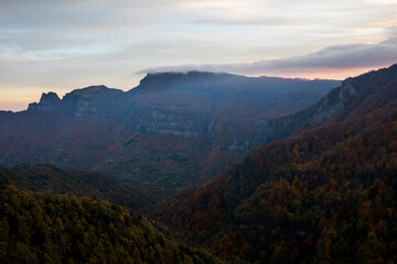 Obraz premium Autumn sunset in Puigsacalm peak, La Garrotxa, Spain