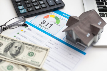 Obraz premium Credit report with score on a desk