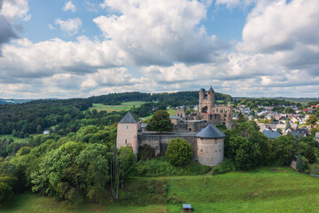 Fototapeta na wymiar Bird's-eye view of Greifenstein Castle in the town of the same name in Hesse/Germany