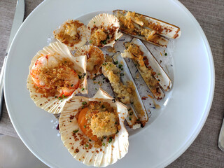 Dish with shellfish gratin in the oven