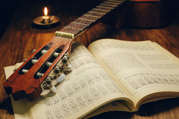 Self-instruction manual for playing the guitar, classical guitar and candle.