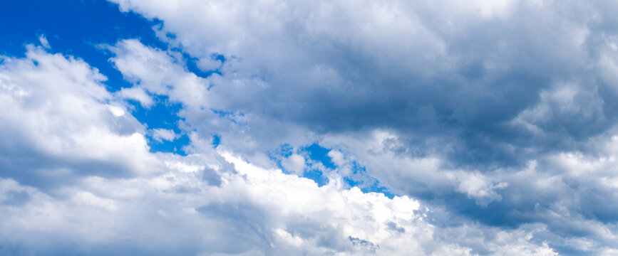 Blue sky with thick clouds shot at 28 mm focal length