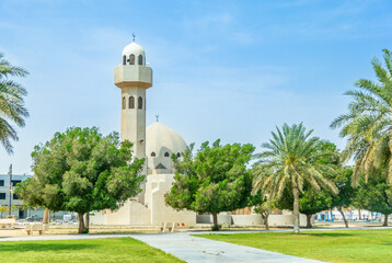 Al Hamra'a mosque with garden in foreground, Dammam, Saudi Arabia