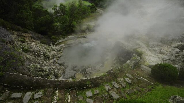 Furnas Fumarola Geyser: Steaming Waters of S&atilde;o Miguel, Azores