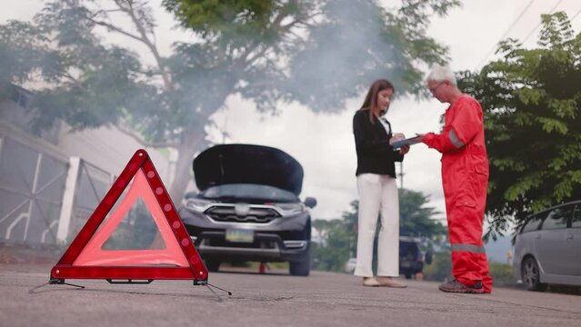 Female Car Accident Insurance Claim: Safeguarding Vehicle and Finances Claiming Insurance After a Car Accident