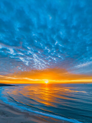 Fototapeta na wymiar Sunrise at the seaside with beautiful cloudcover