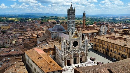drone photo Siena Cathedral, duomo di Siena italy europe - obrazy, fototapety, plakaty