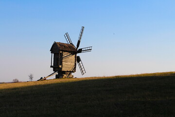 Fototapeta premium windmill at sunset