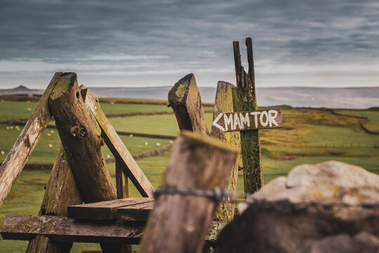 Mam Tor wooden sign on the Peak District English countryside hiking trail