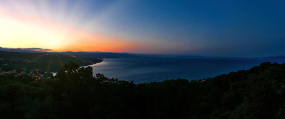 Fototapeta na wymiar Opatija, Kvarner Bucht, Kroatien, Blick am Morgen nach Rijeka