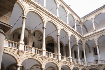 Fototapeta na wymiar Interior court of the Palazzo dei Normanni in Palermo, Italy