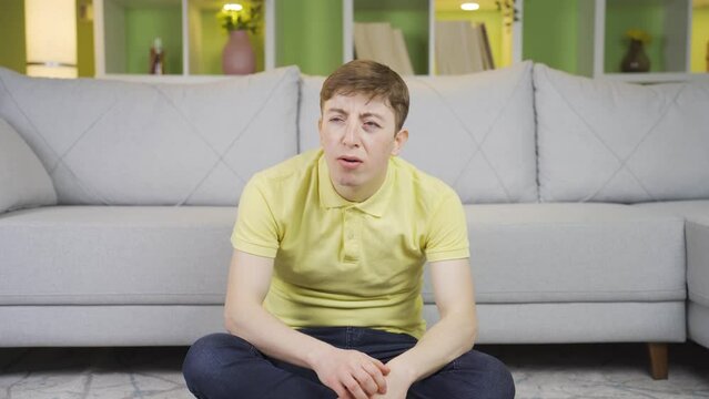 Young man thinks confused at home and can't find it.