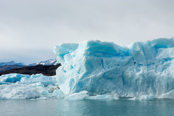 Fototapeta na wymiar glaciar perito moreno en la patagonia argentina