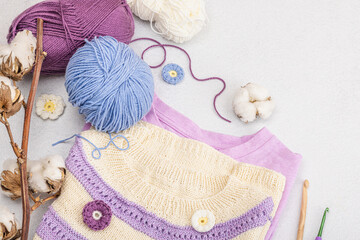 Handmade crocheted baby t-shirt in lilac tones. Stuff contains thread, hooks, knitting needles