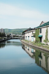 Fototapeta na wymiar 【縦写真】小樽運河の風景