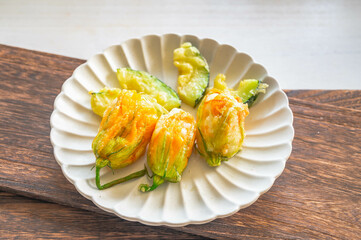 季節料理　花ズッキーニのフリット